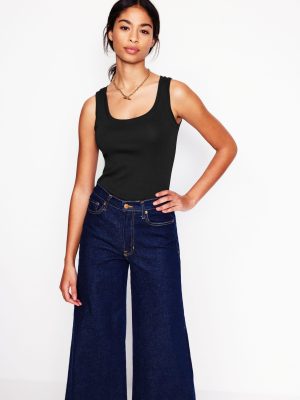 Essential Scoop-Neck Vest-Black