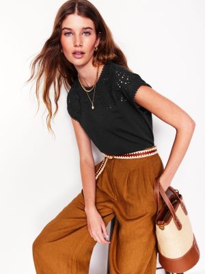 Anya Broderie T-shirt-Black