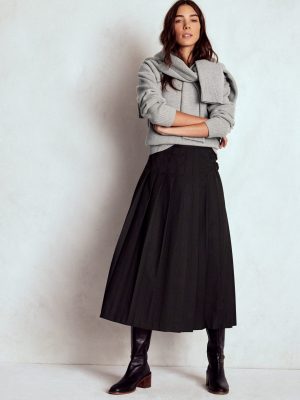 Marion Merino V-neck Jumper-March Hare