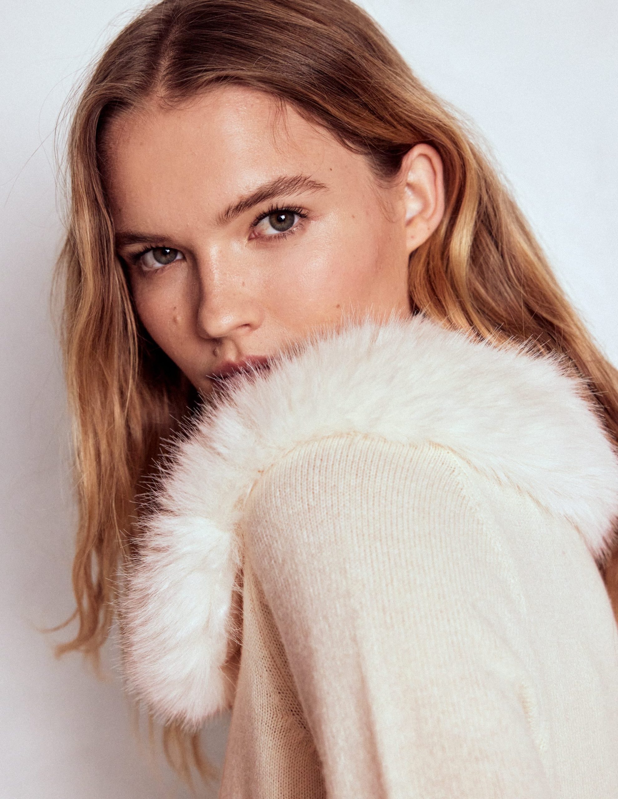 Fur Collar Cropped Cardigan-Warm Ivory - Image 2